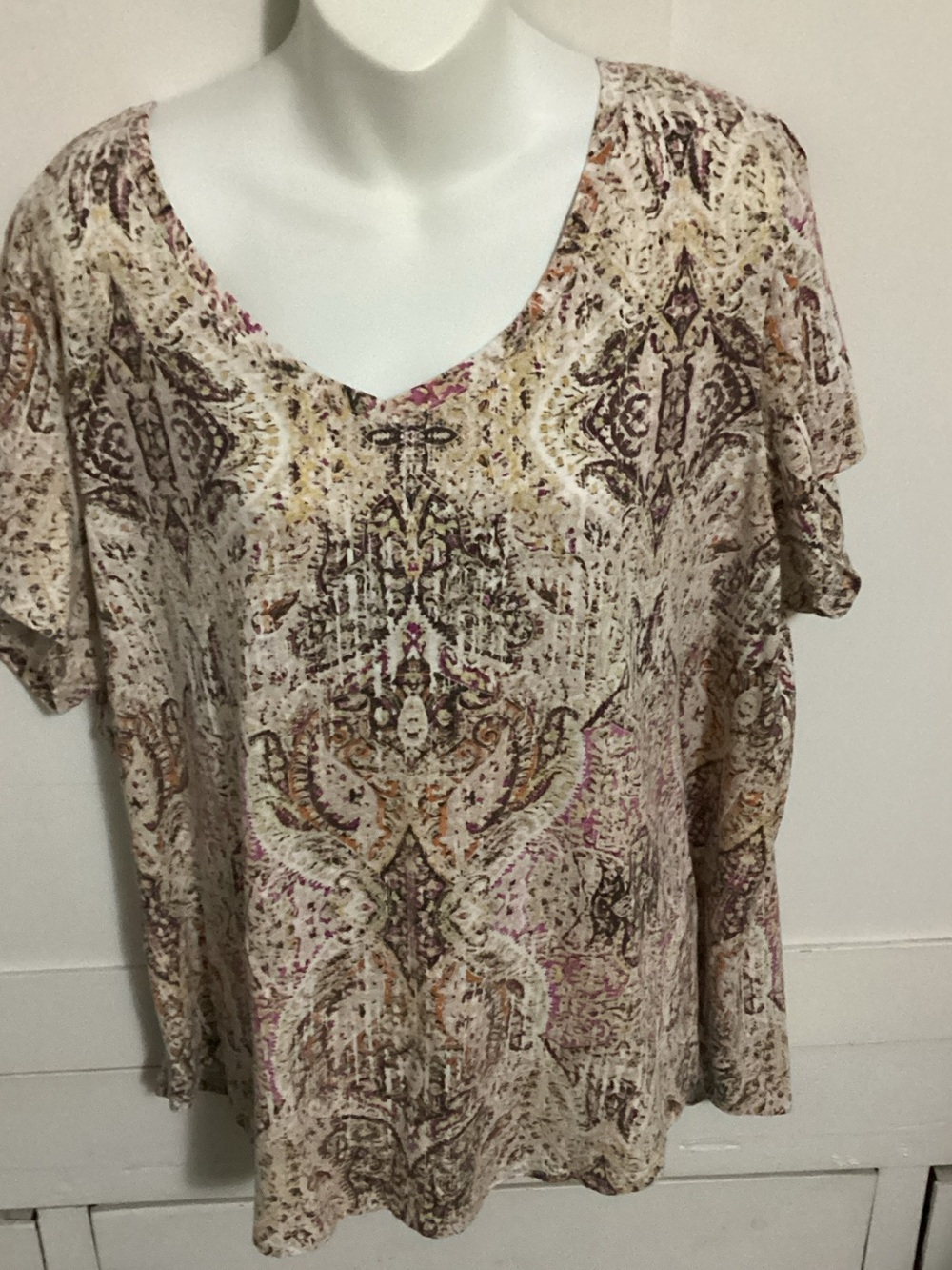 Women's Neutral Paisley V-Neck Short Sleeve Top - Cream Multi